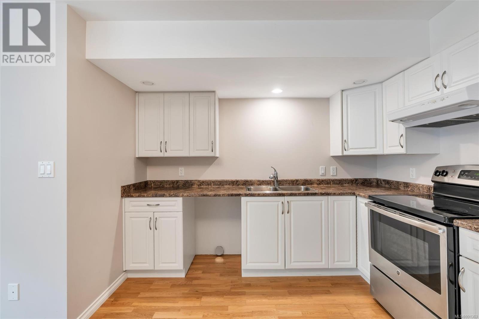 Photo 36 of 1705 De Sousa Pl, Saanich BC