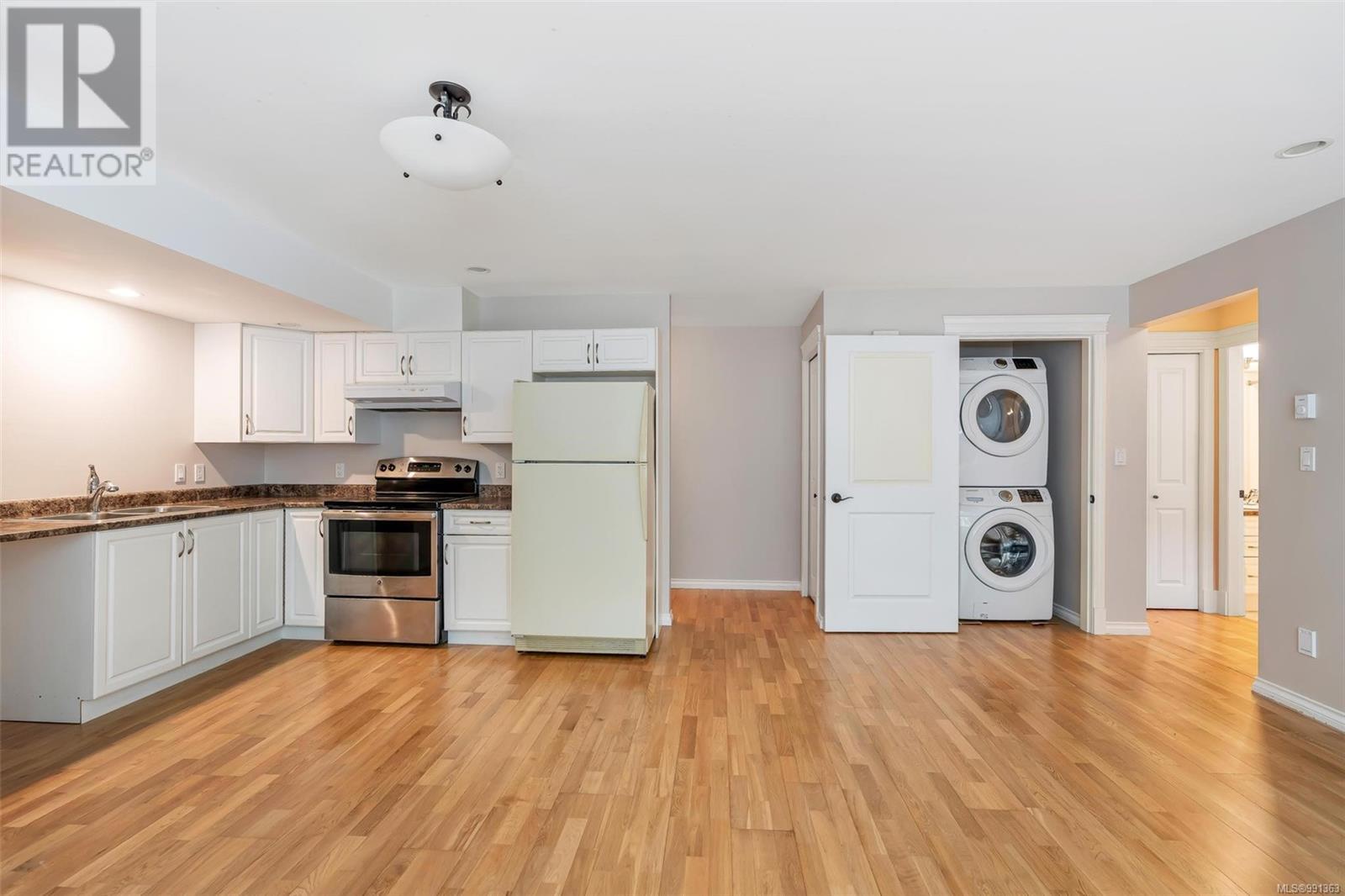 Photo 37 of 1705 De Sousa Pl, Saanich BC
