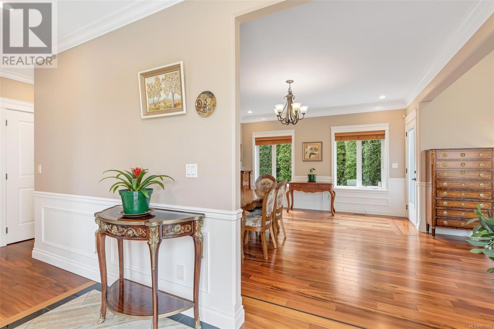 Photo 8 of 1705 De Sousa Pl, Saanich BC