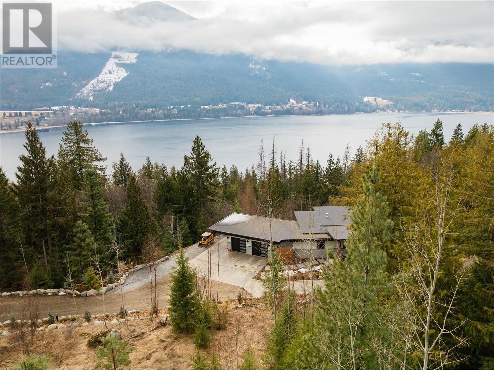 Photo 12 of 185 Lakeview Drive, Nelson BC