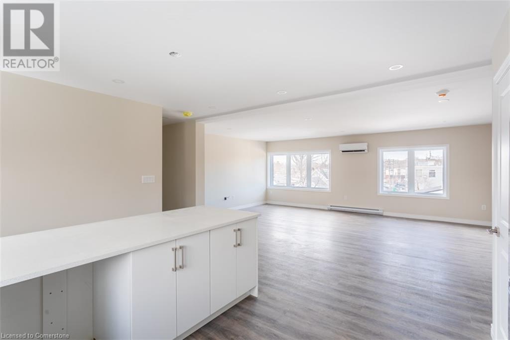 Photo 5 of 816 Concession Street Unit 3, Hamilton ON