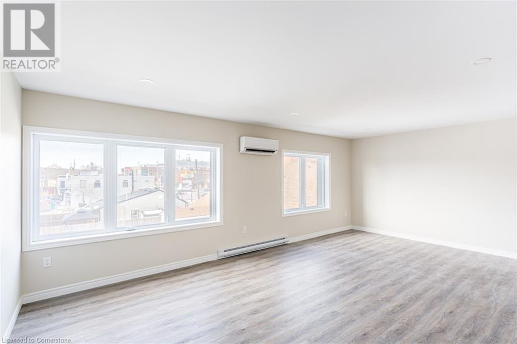 Photo 4 of 816 Concession Street Unit 3, Hamilton ON