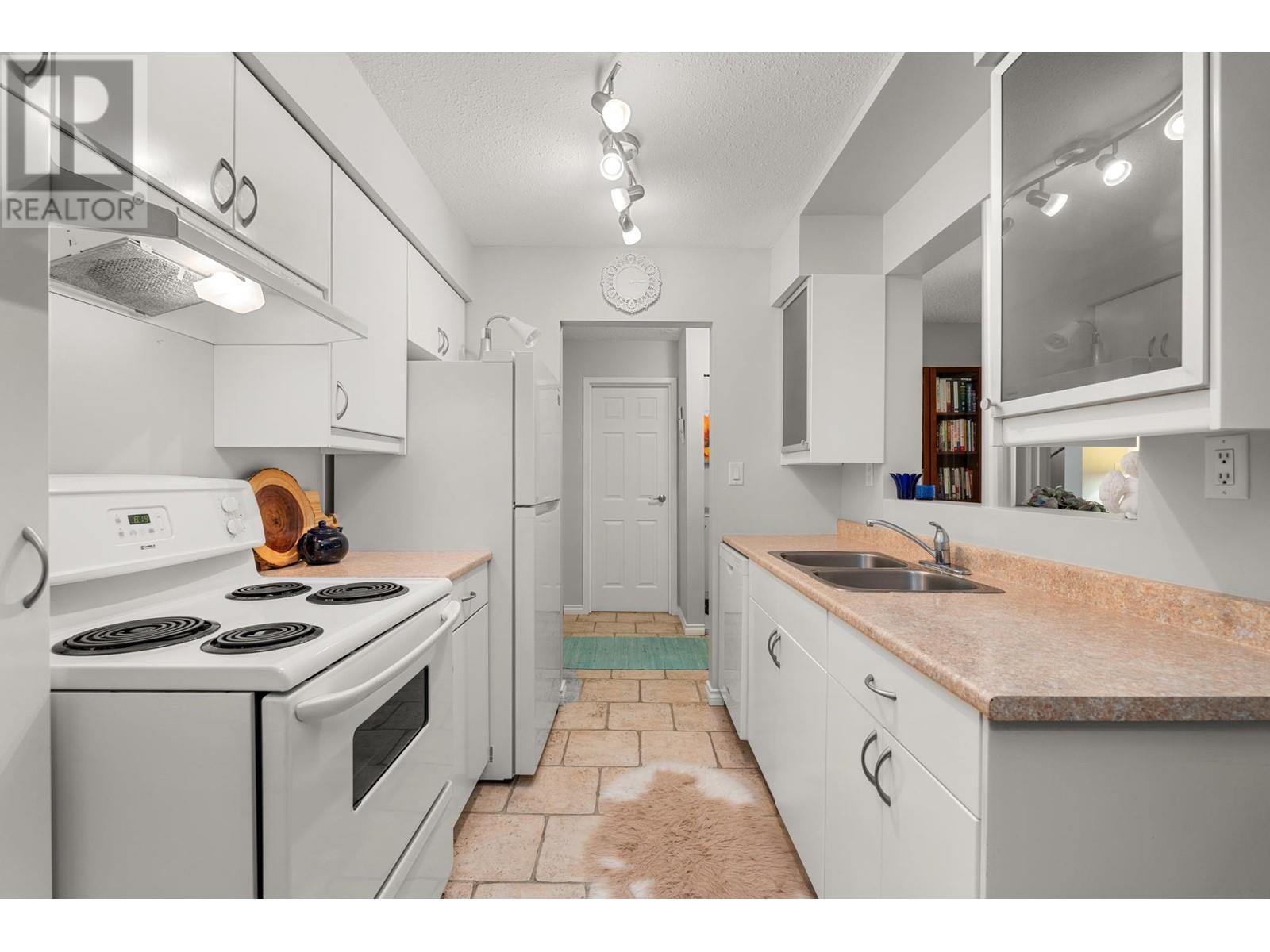 215 4373 HALIFAX STREET, Burnaby