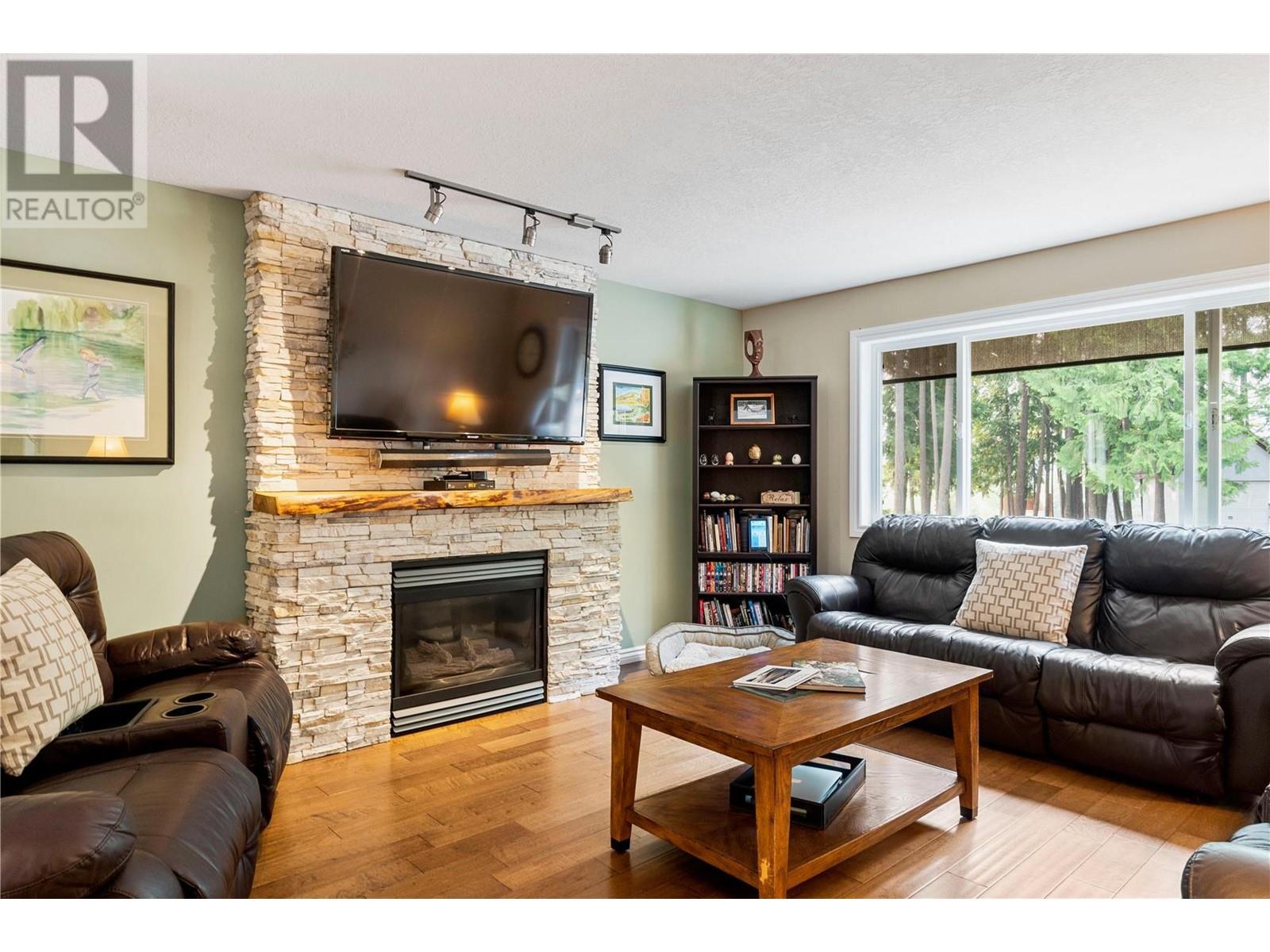 Photo 17 of 3961 20 Avenue Se, Salmon Arm BC