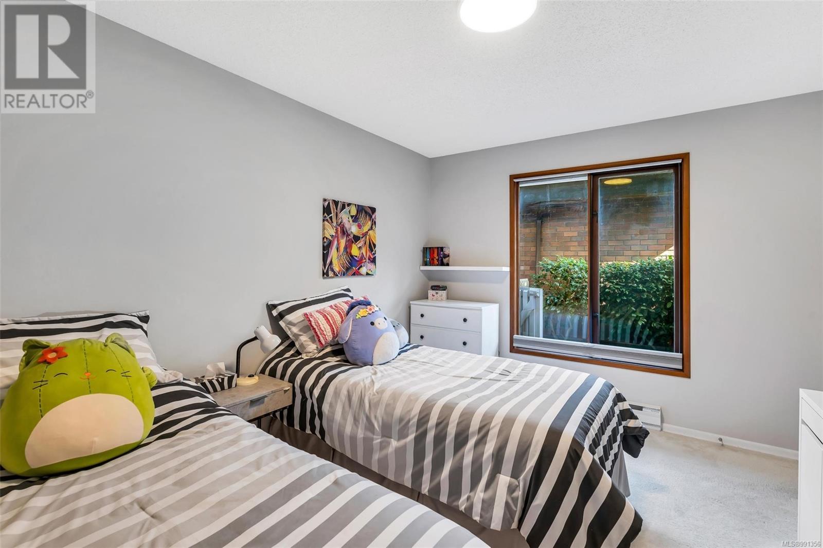147 2345 Cedar Hill Cross Road, Oak Bay