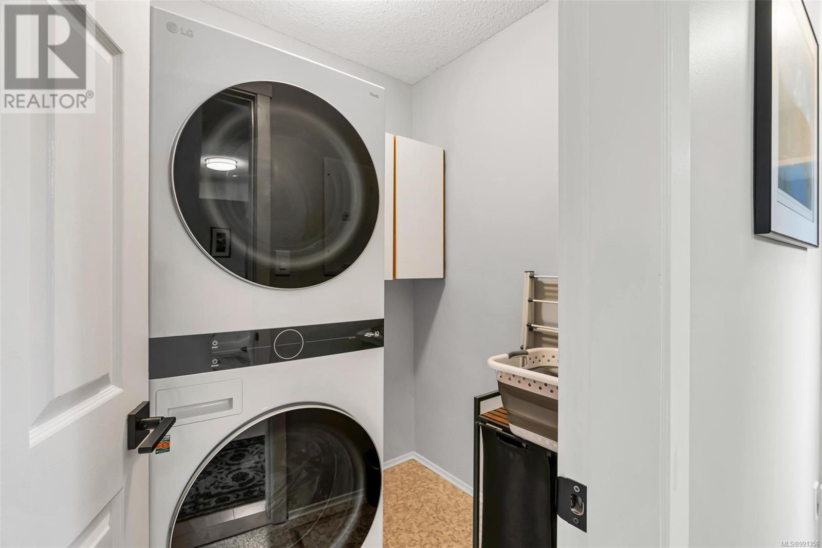 147 2345 Cedar Hill Cross Road, Oak Bay