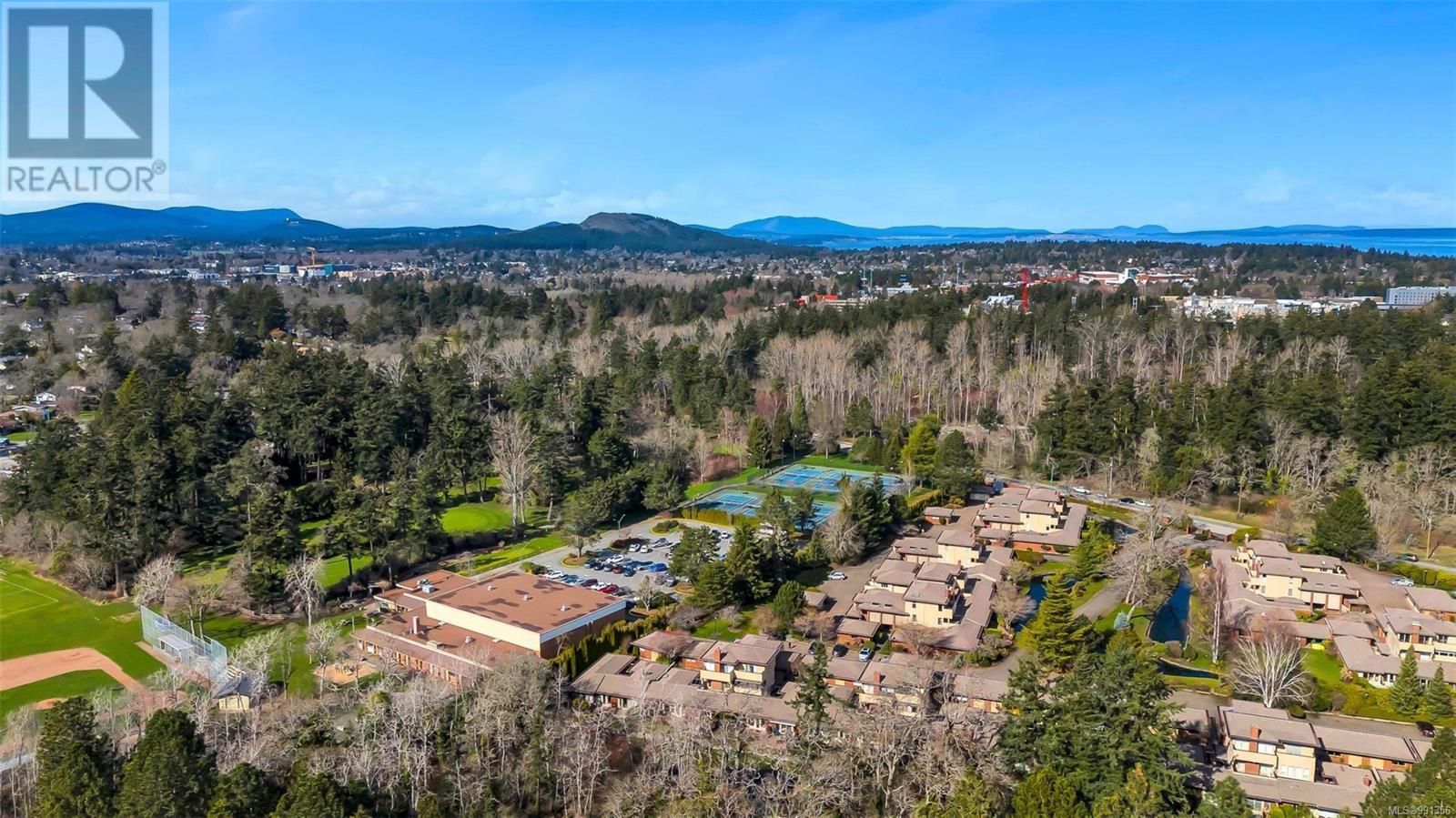 147 2345 Cedar Hill Cross Road, Oak Bay