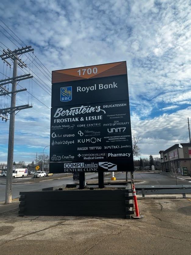 Photo 3 of 1700 Corydon Ave, Winnipeg MB