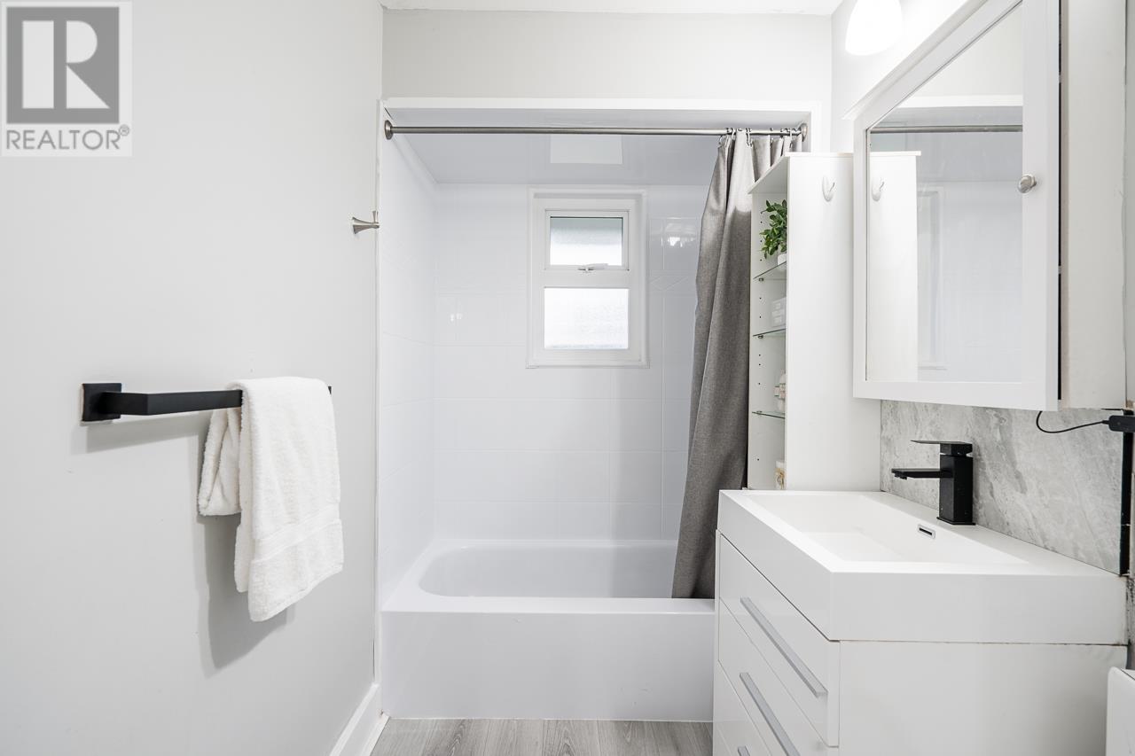 1050 COMO LAKE AVENUE, Coquitlam