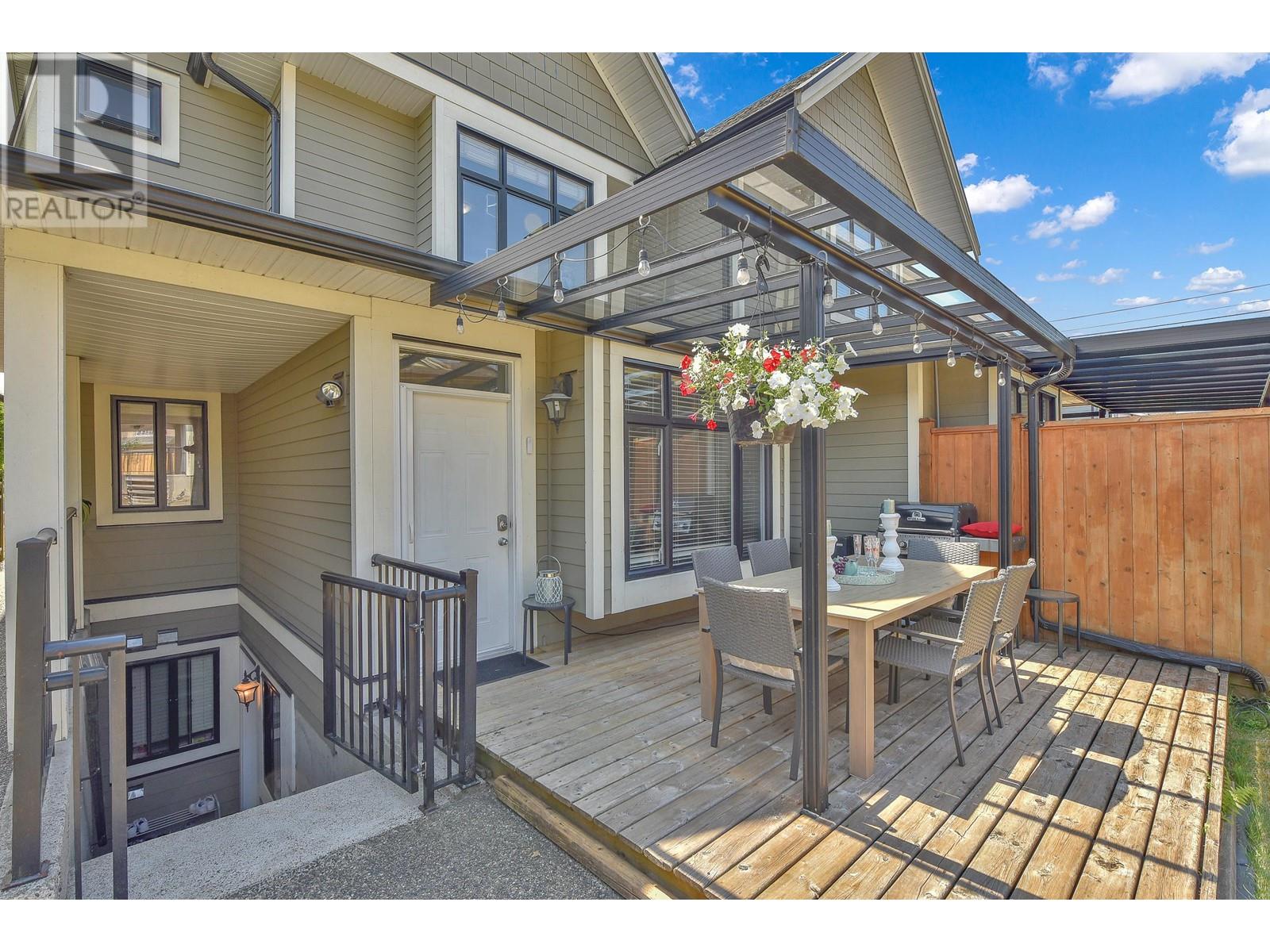 332 E 11TH STREET, North Vancouver