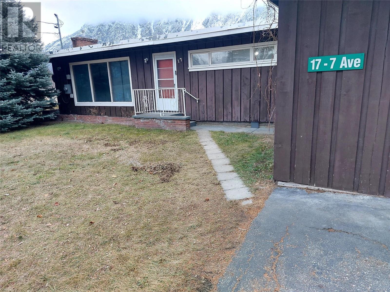  17 7th Avenue, Keremeos