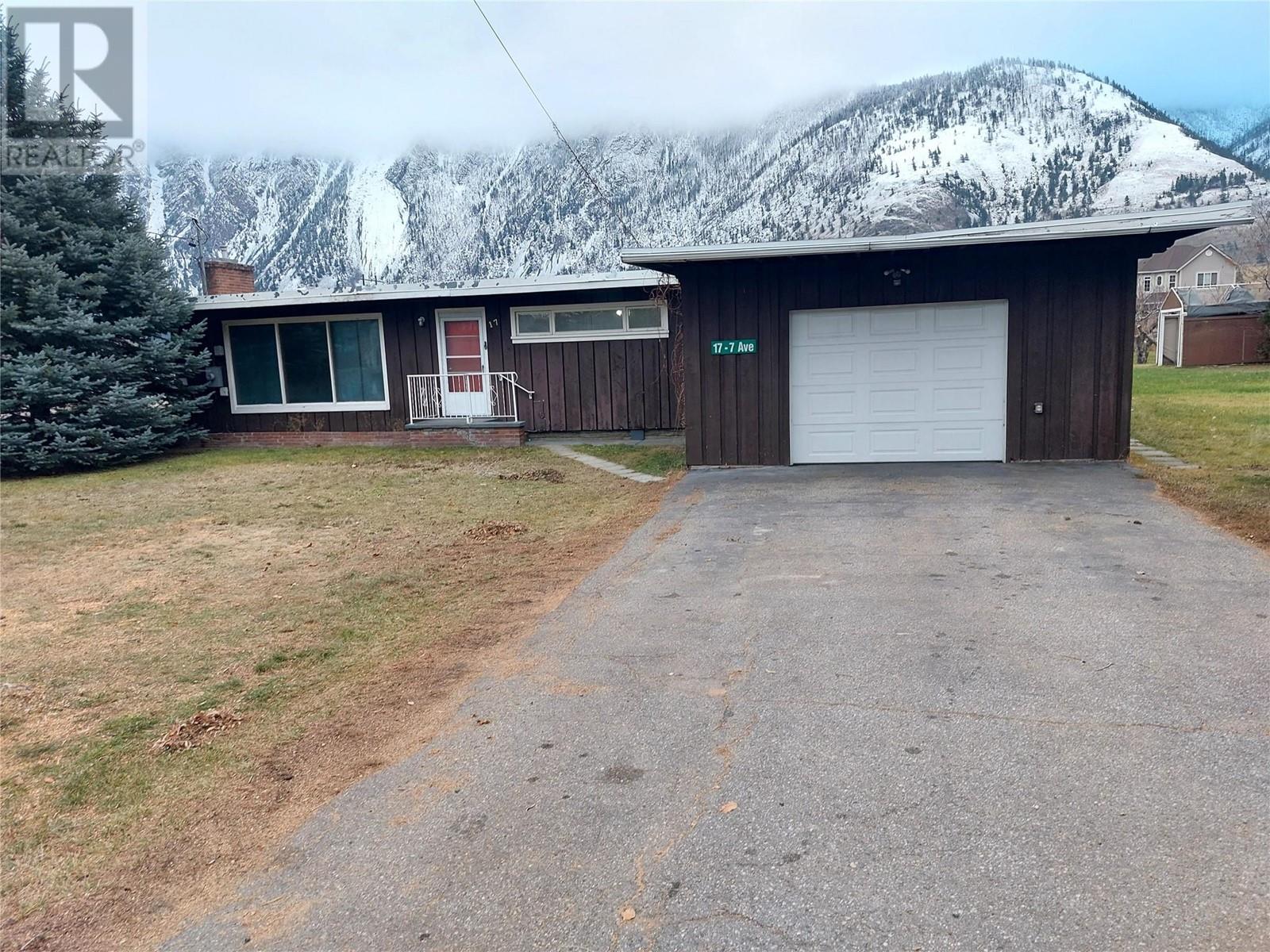  17 7th Avenue, Keremeos