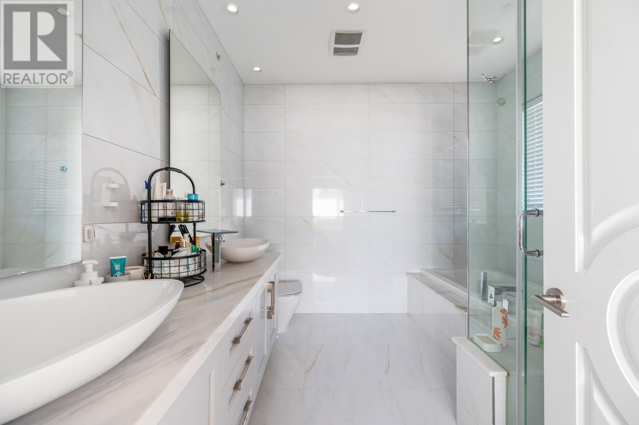 2616 PALMERSTON AVENUE, West Vancouver