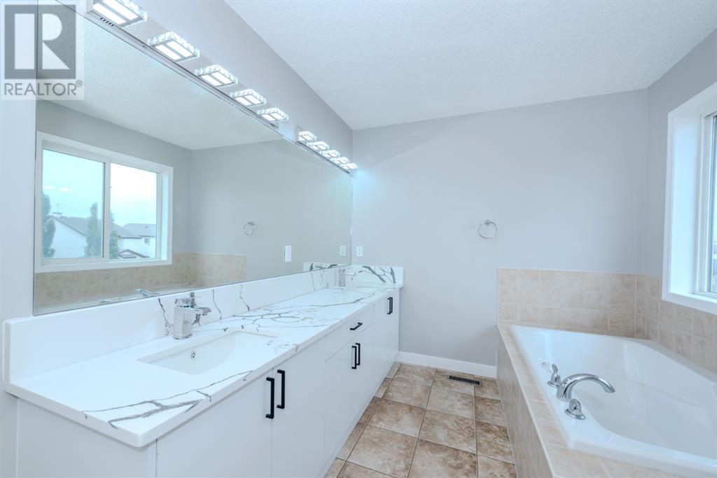 Photo 5 of 434 Coopers Drive Sw, Airdrie AB