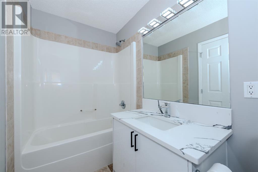 Photo 3 of 434 Coopers Drive Sw, Airdrie AB