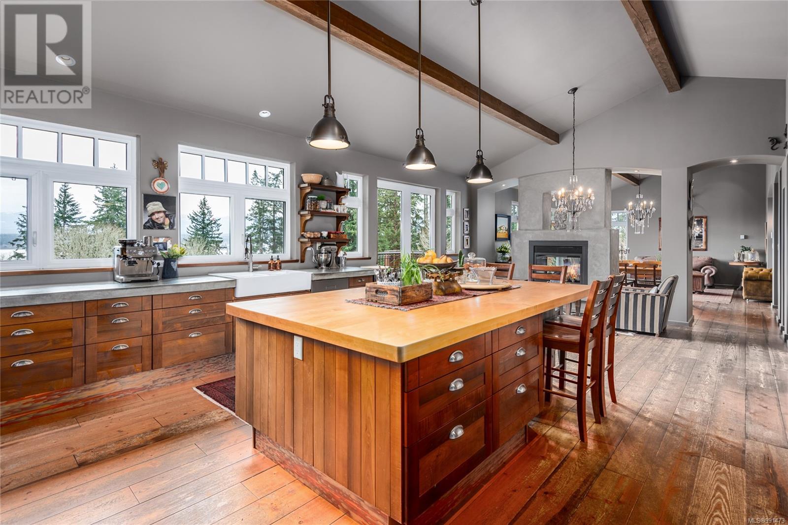 2465 Back Rd, Courtenay real estate listing 991473