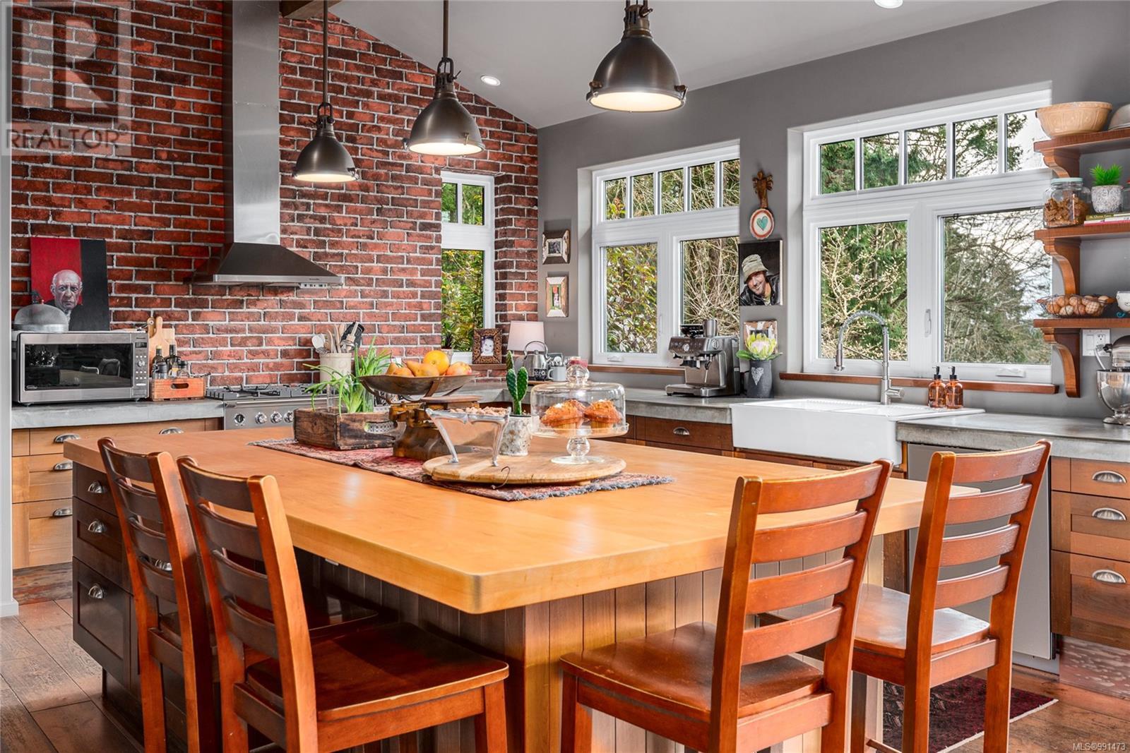 2465 Back Rd, Courtenay real estate listing 991473