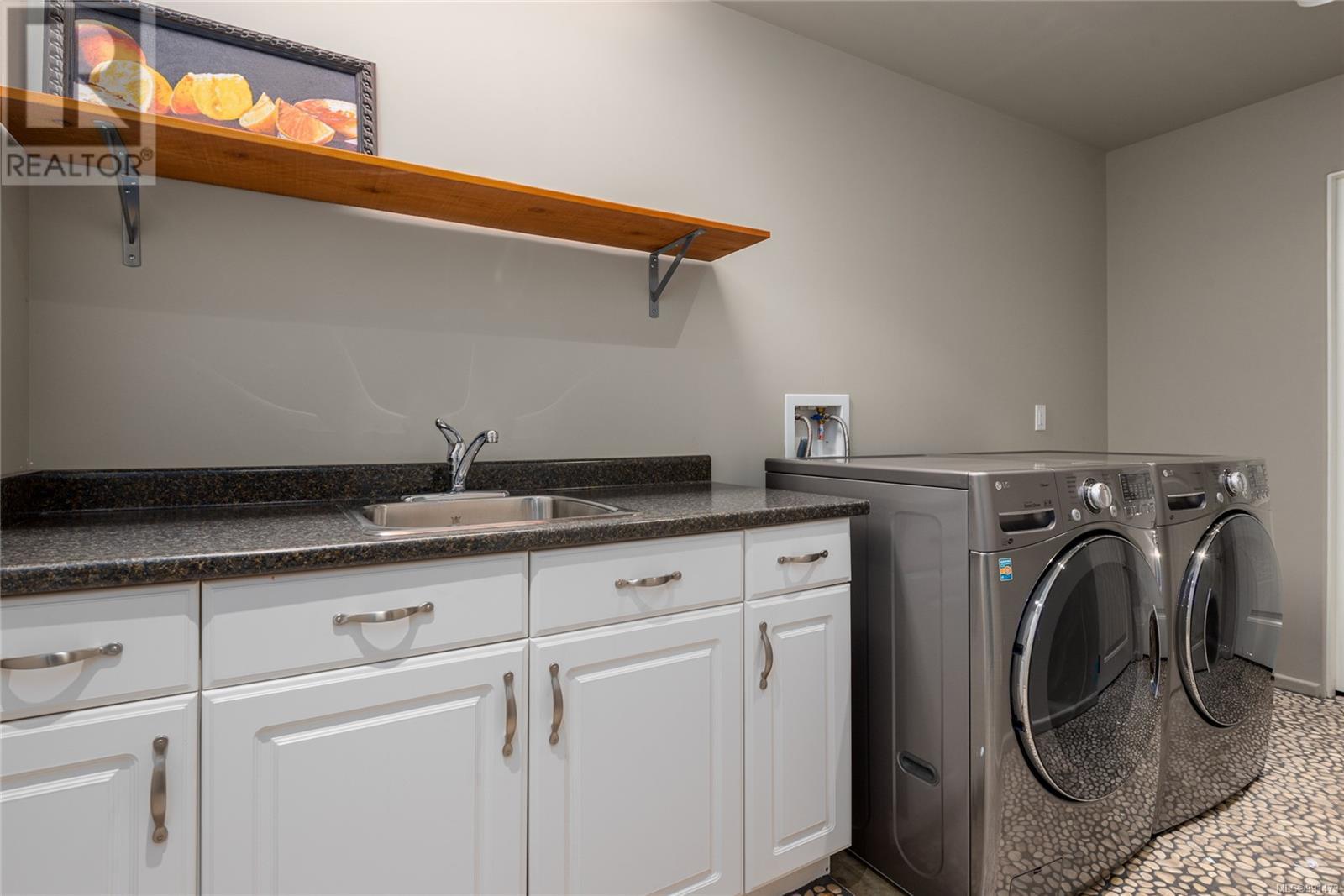 2465 Back Rd, Courtenay real estate listing 991473