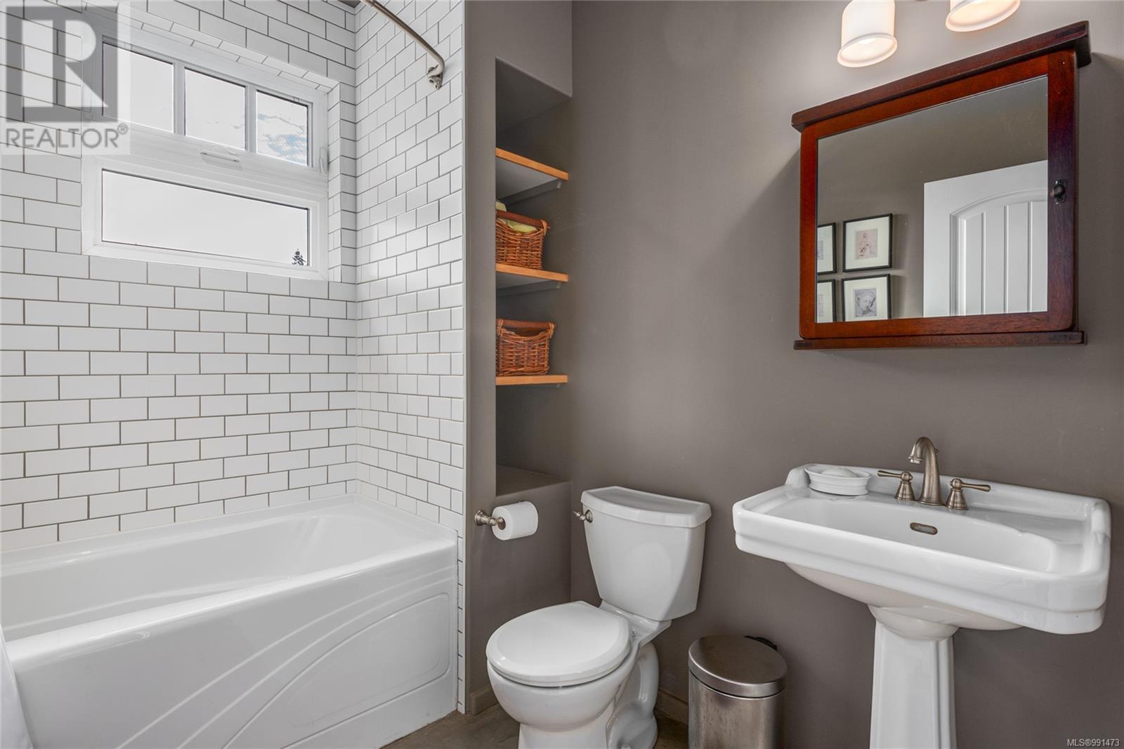 2465 Back Rd, Courtenay real estate listing 991473