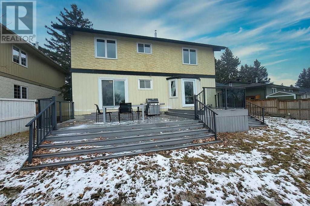 Single Family House for Sale in   Avenue NW Silver Springs Calgary 