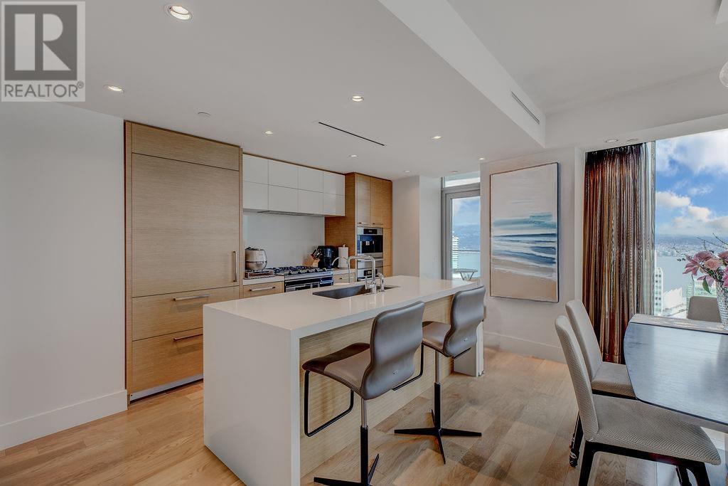 3704 667 HOWE STREET, Vancouver