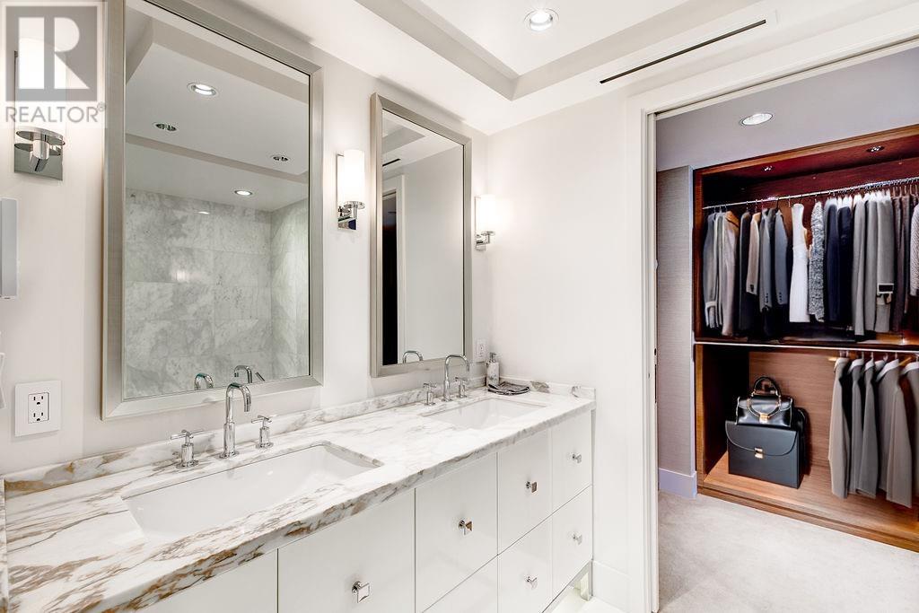 3704 667 HOWE STREET, Vancouver
