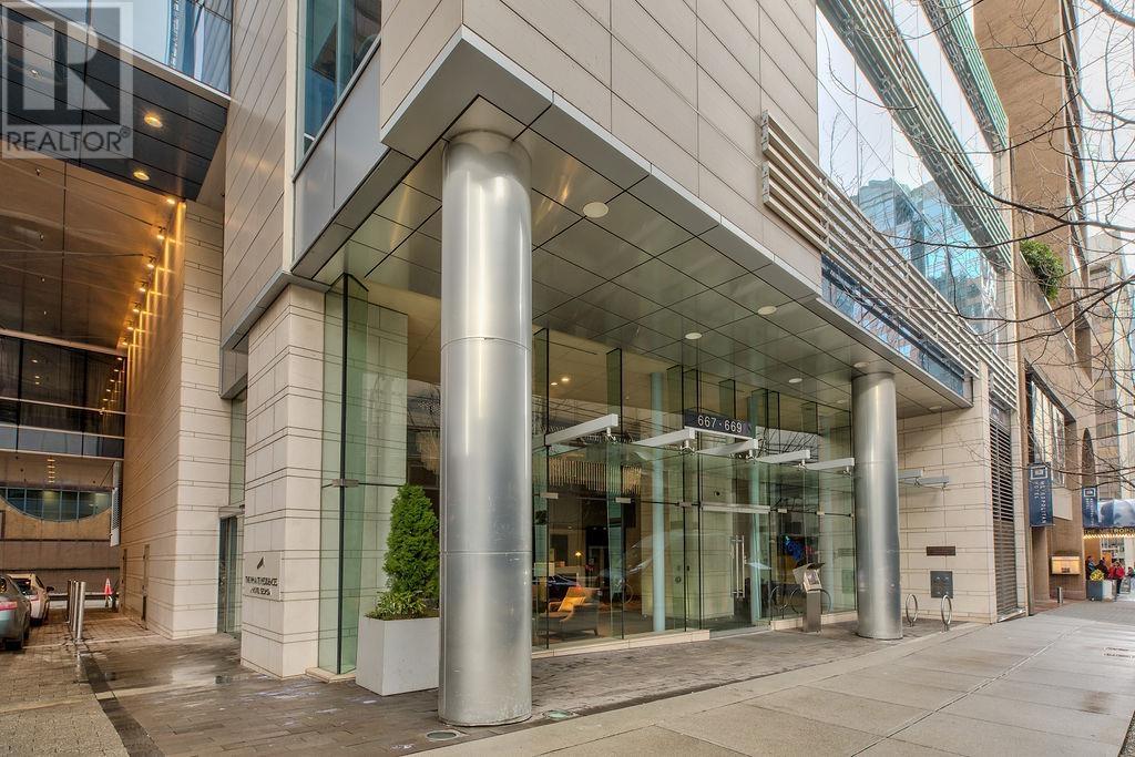 3704 667 HOWE STREET, Vancouver