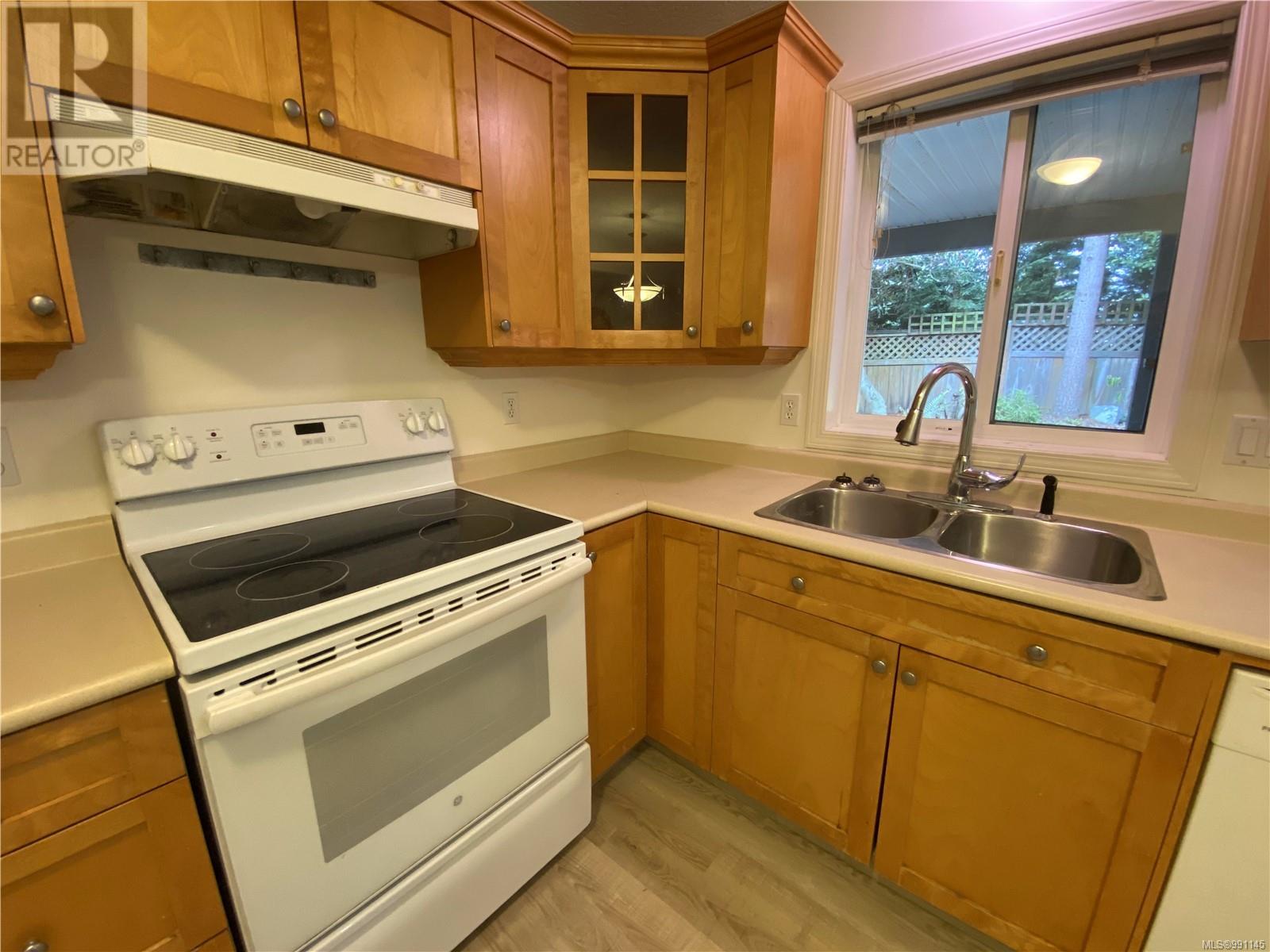 1616 Nelles Place, Saanich