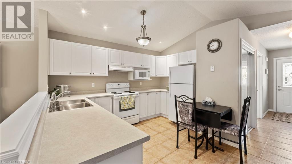Photo 4 of 73 Morton Avenue Unit 4, Brantford ON