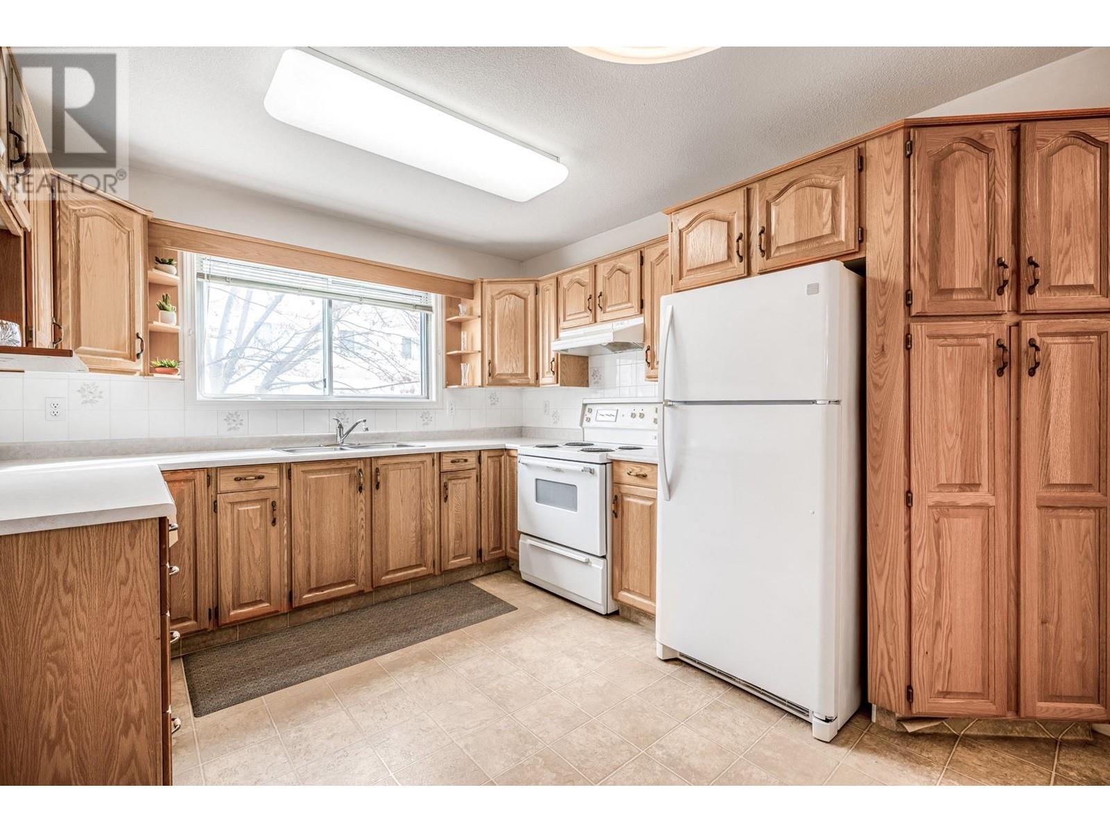 102 1055 Lawrence Avenue, Kelowna