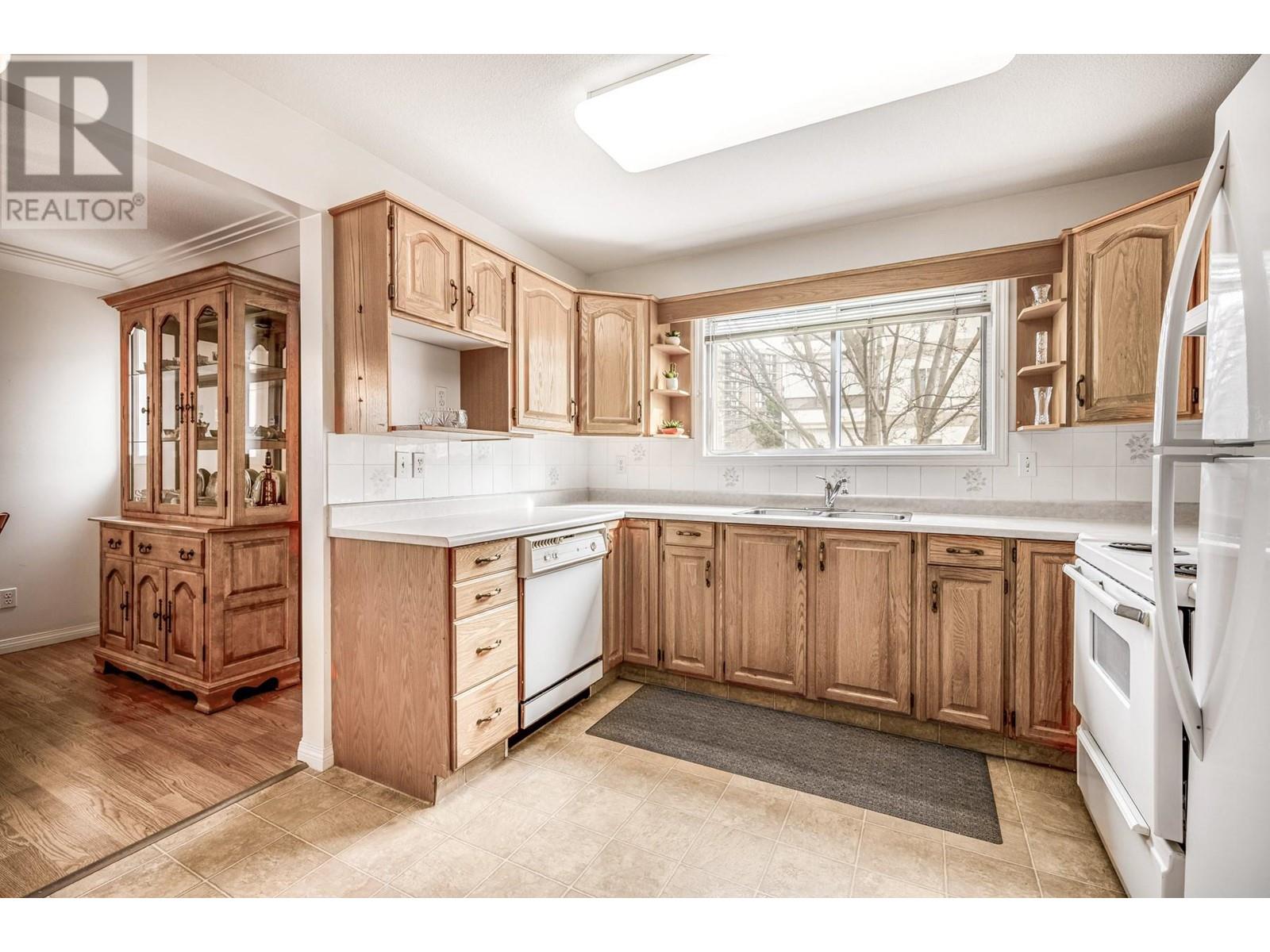 102 1055 Lawrence Avenue, Kelowna