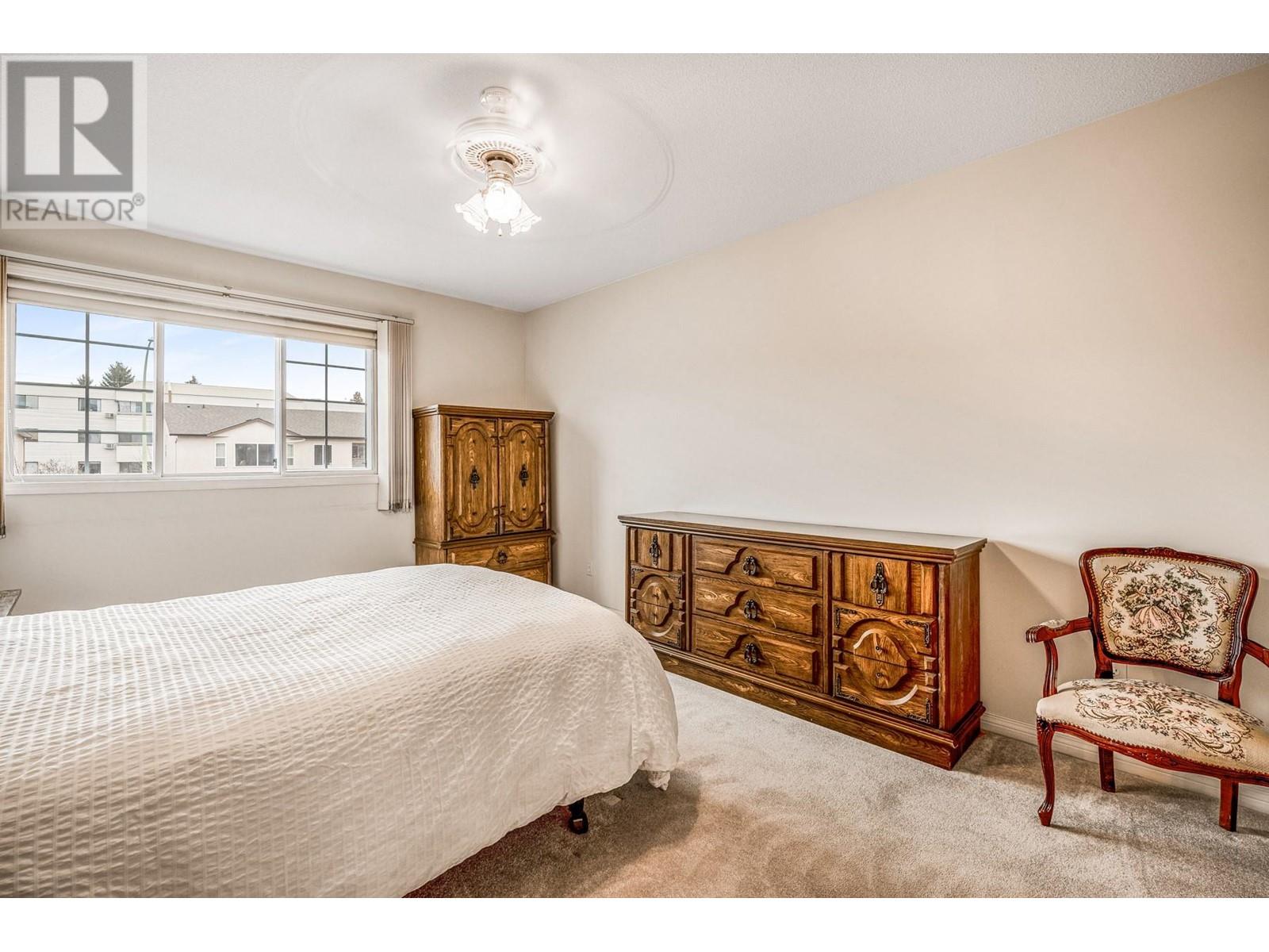 102 1055 Lawrence Avenue, Kelowna