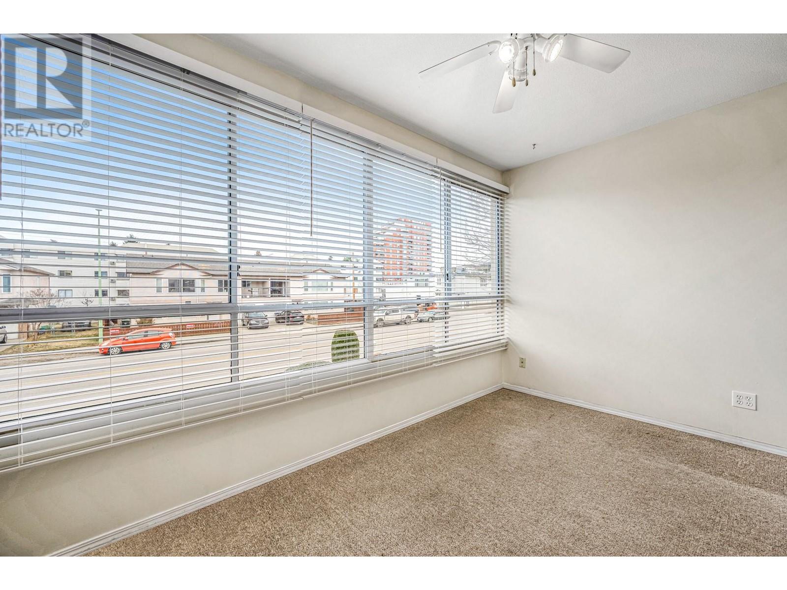 102 1055 Lawrence Avenue, Kelowna