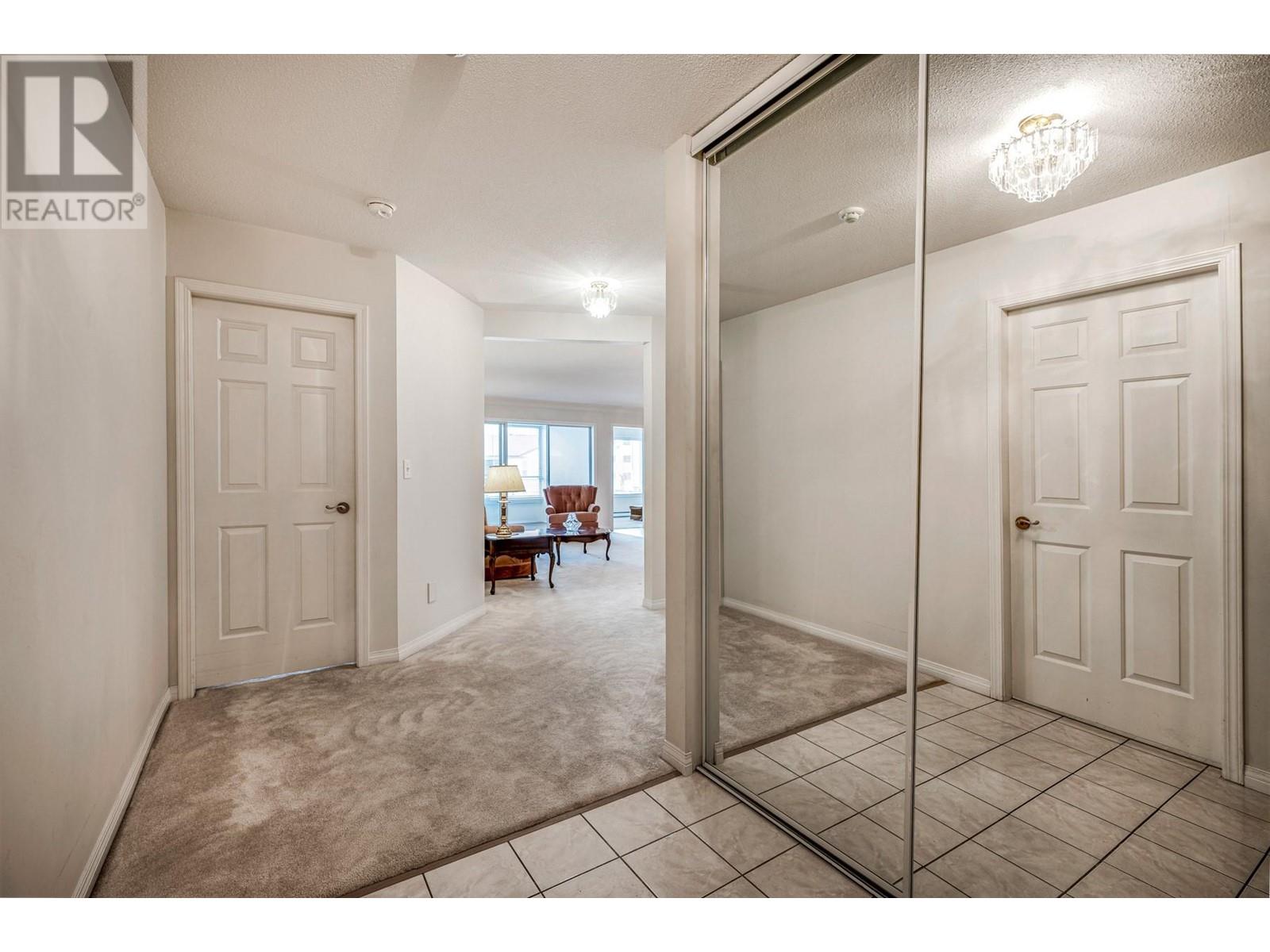 102 1055 Lawrence Avenue, Kelowna
