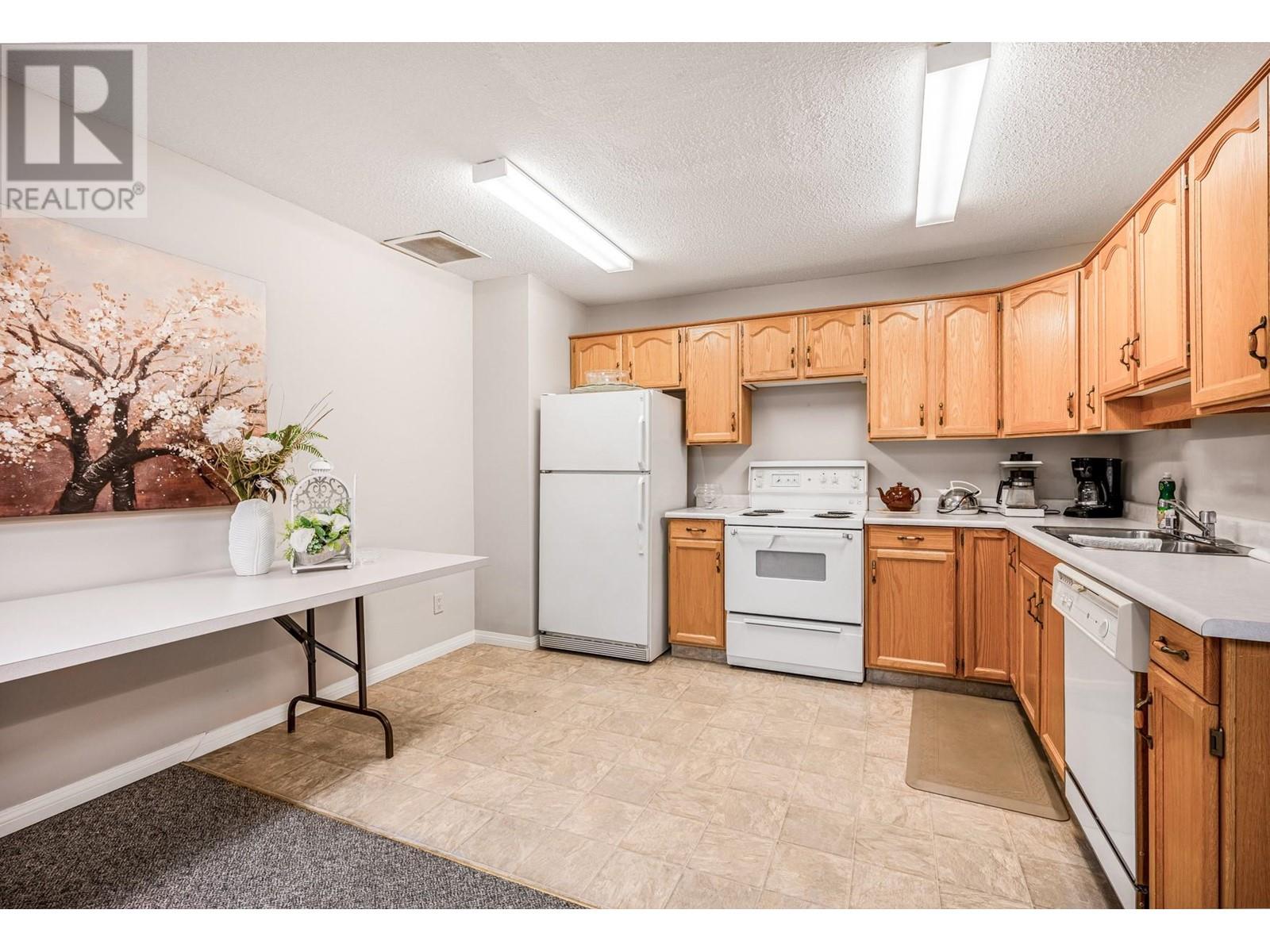 102 1055 Lawrence Avenue, Kelowna