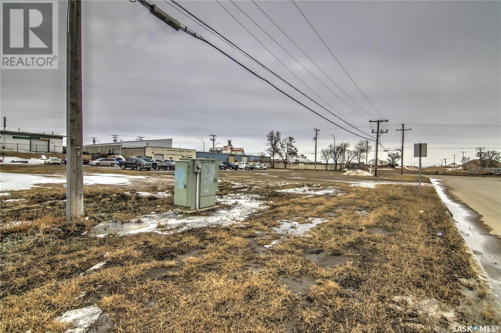 Photo 4 of 370 Dracup Avenue N, Yorkton SK