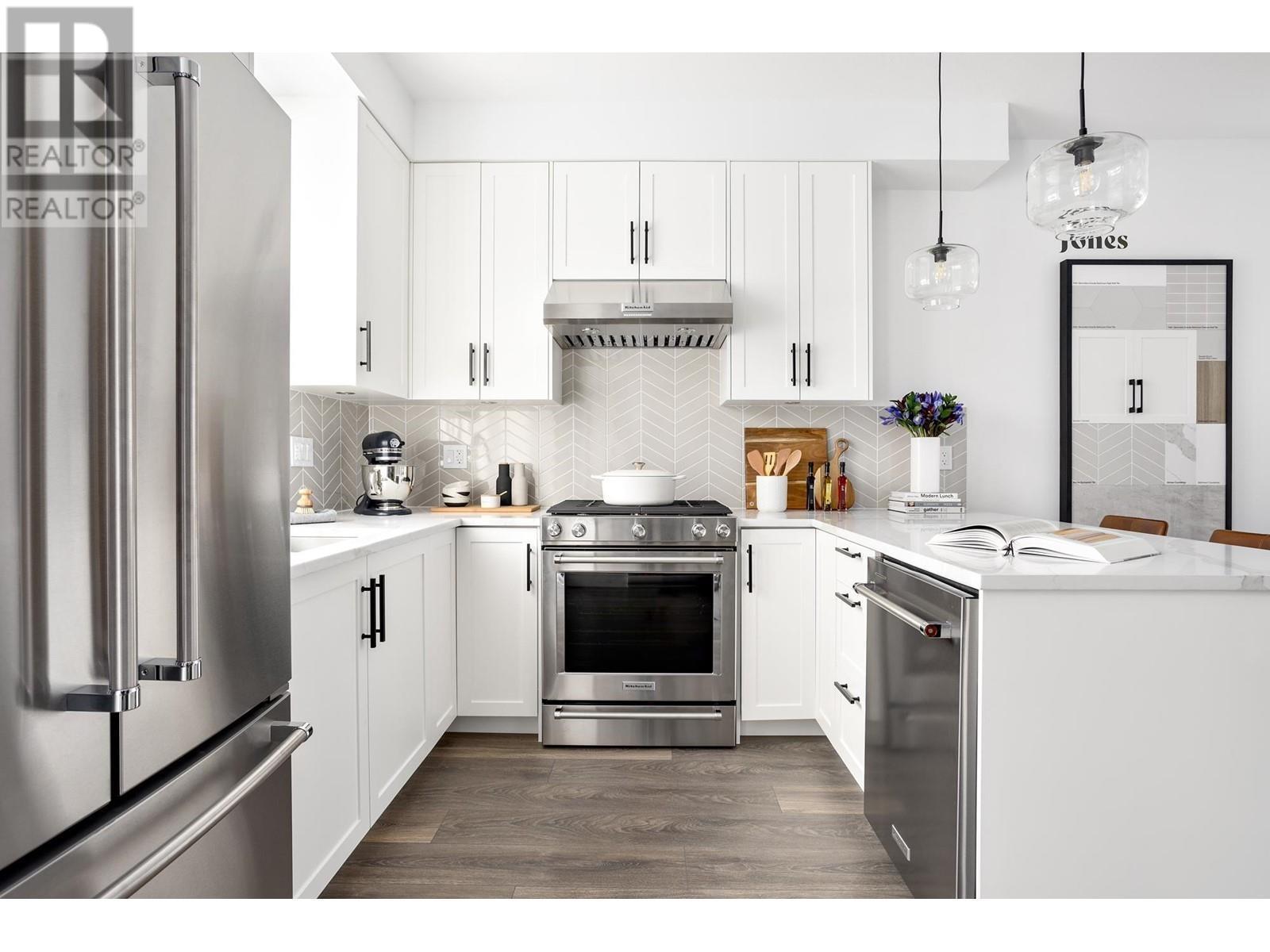 SL 6 720 ROBINSON STREET, Coquitlam