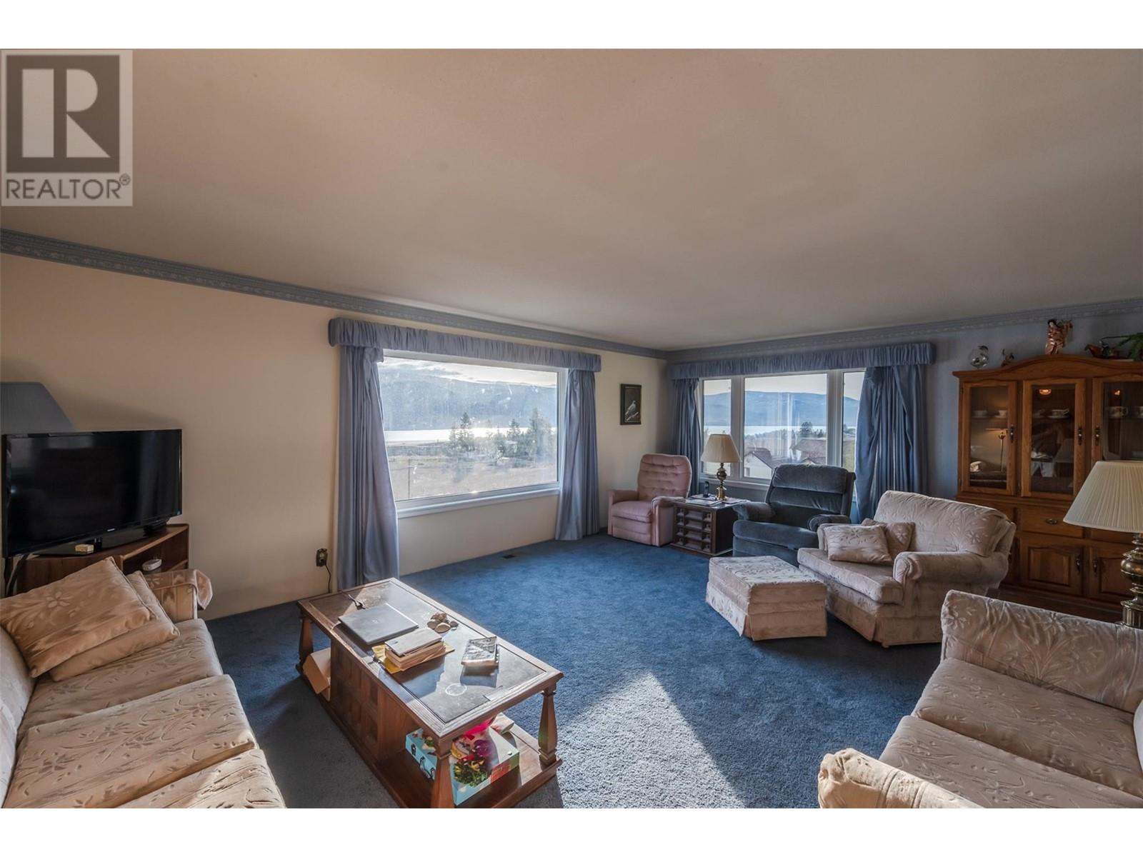  9800 Giants Head Road, Summerland