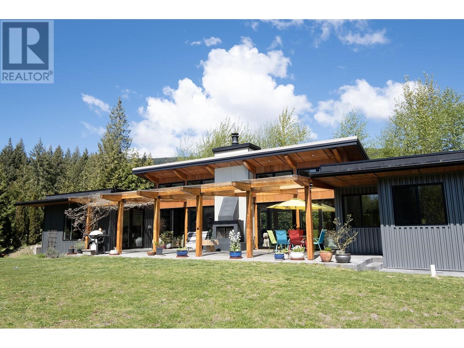 996 REED ROAD, Gibsons