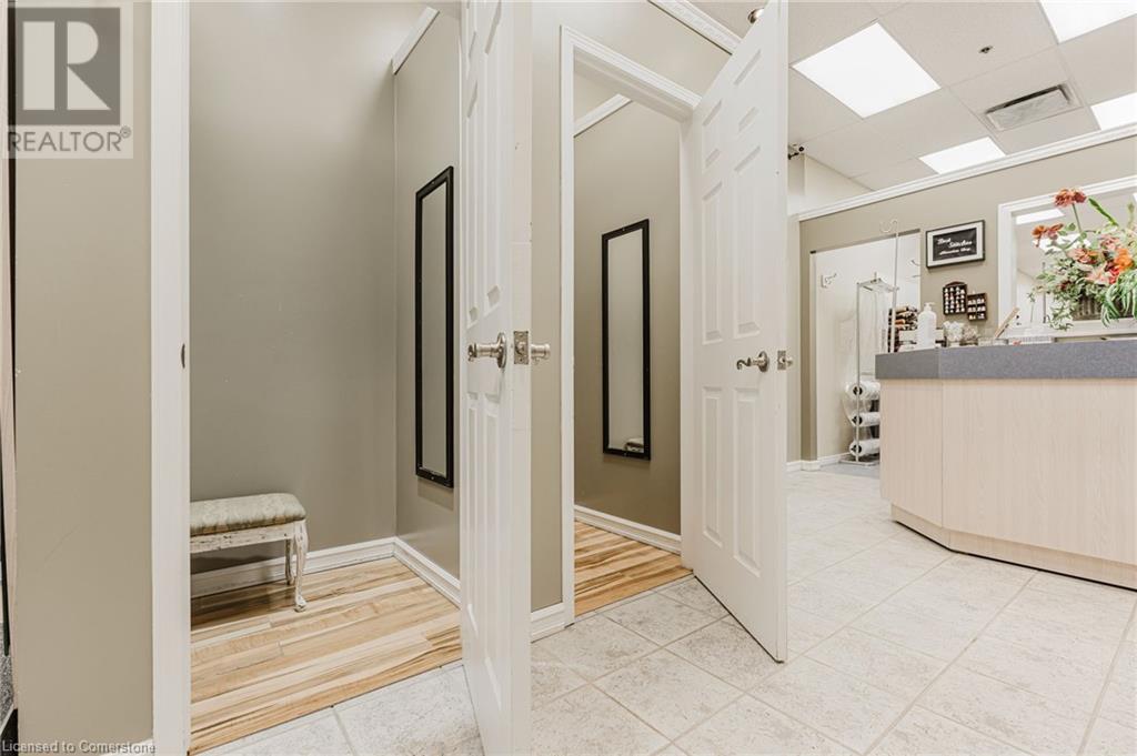 Photo 10 of 777 Guelph Line, Burlington ON