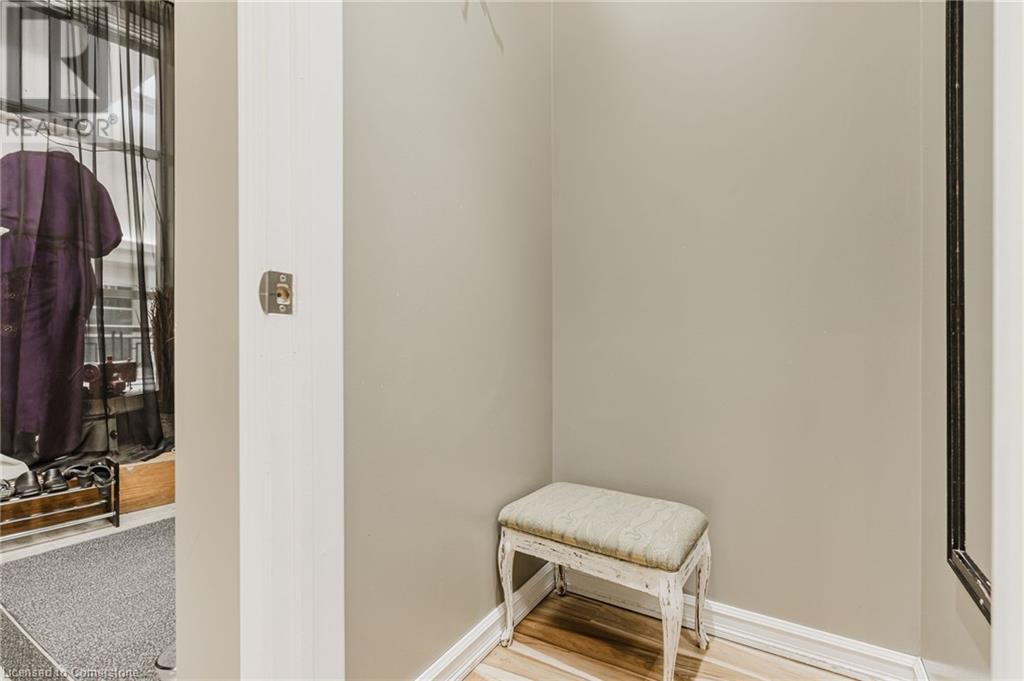 Photo 11 of 777 Guelph Line, Burlington ON