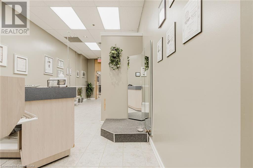 Photo 15 of 777 Guelph Line, Burlington ON