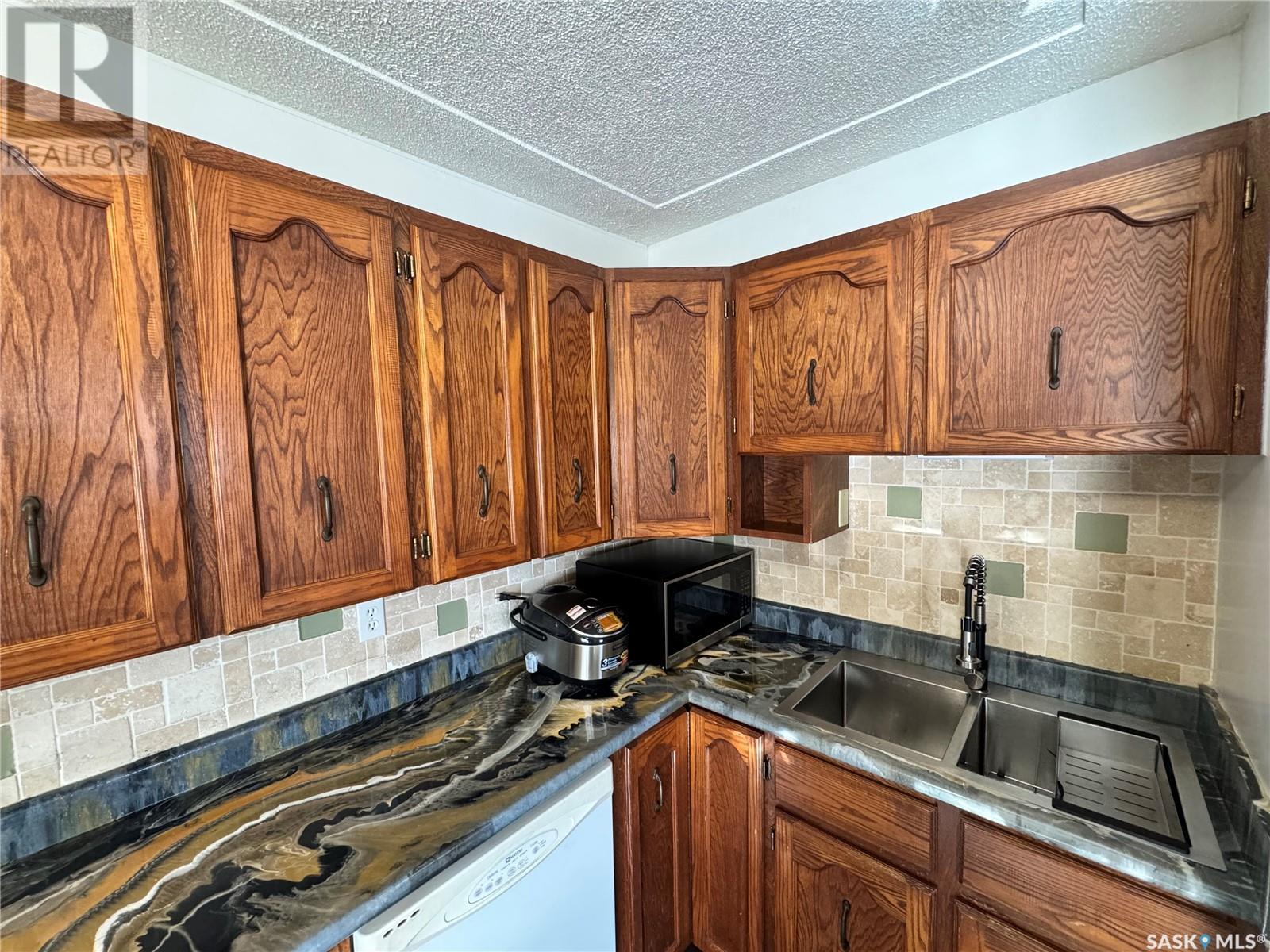 Photo 13 of 1327 Royal Street, Regina SK
