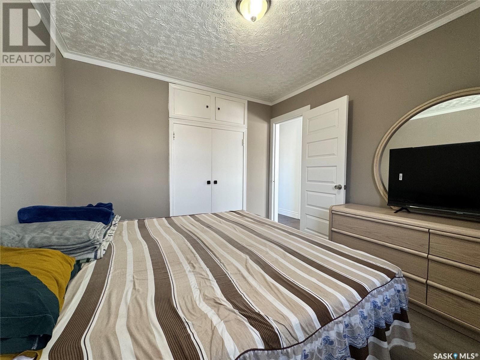 Photo 5 of 1327 Royal Street, Regina SK