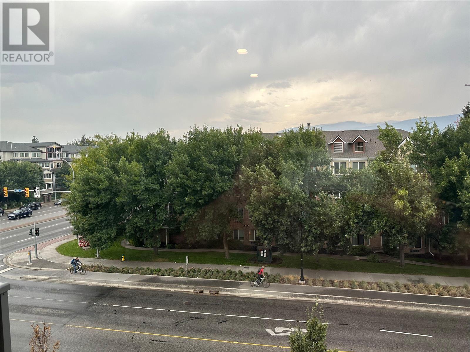 #445 925 LEON AVENUE - Image 11