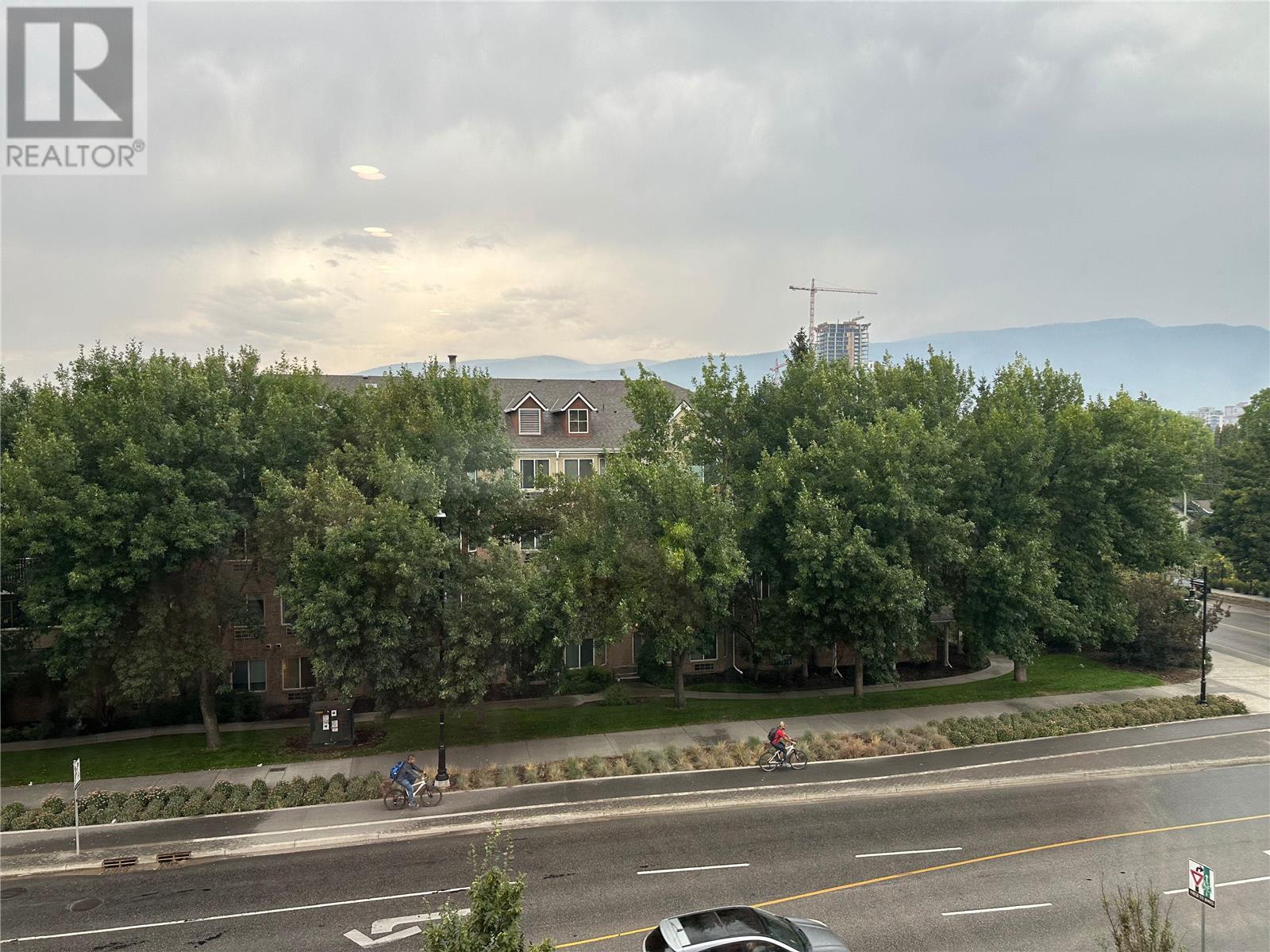 #445 925 LEON AVENUE - Image 12