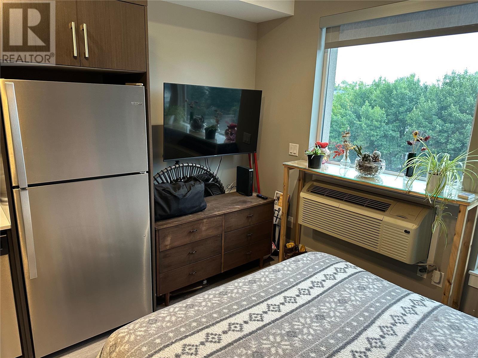 #445 925 LEON AVENUE - Image 9