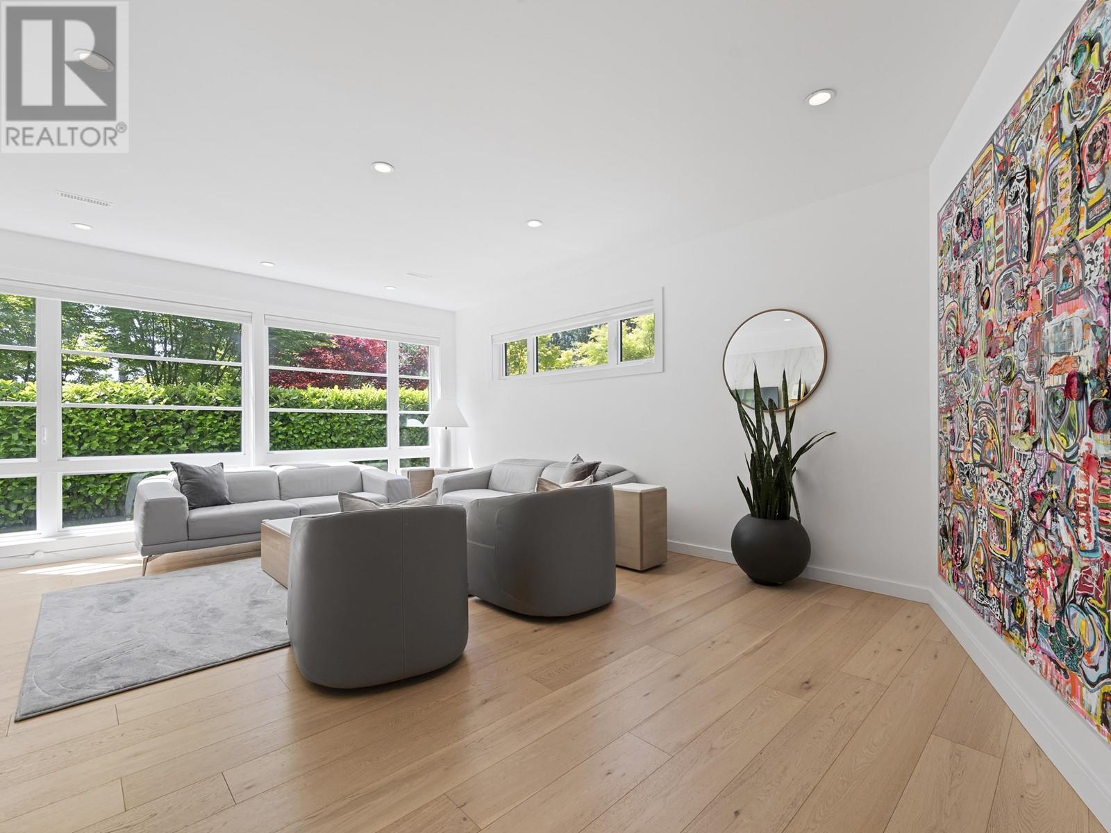 3404 AYR AVENUE, North Vancouver