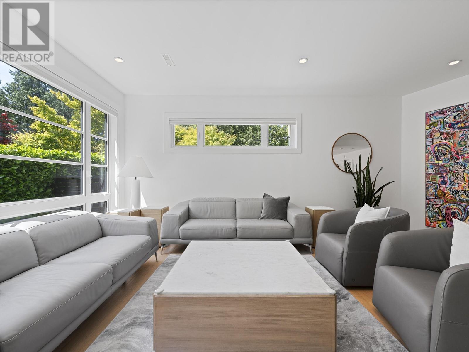 3404 AYR AVENUE, North Vancouver