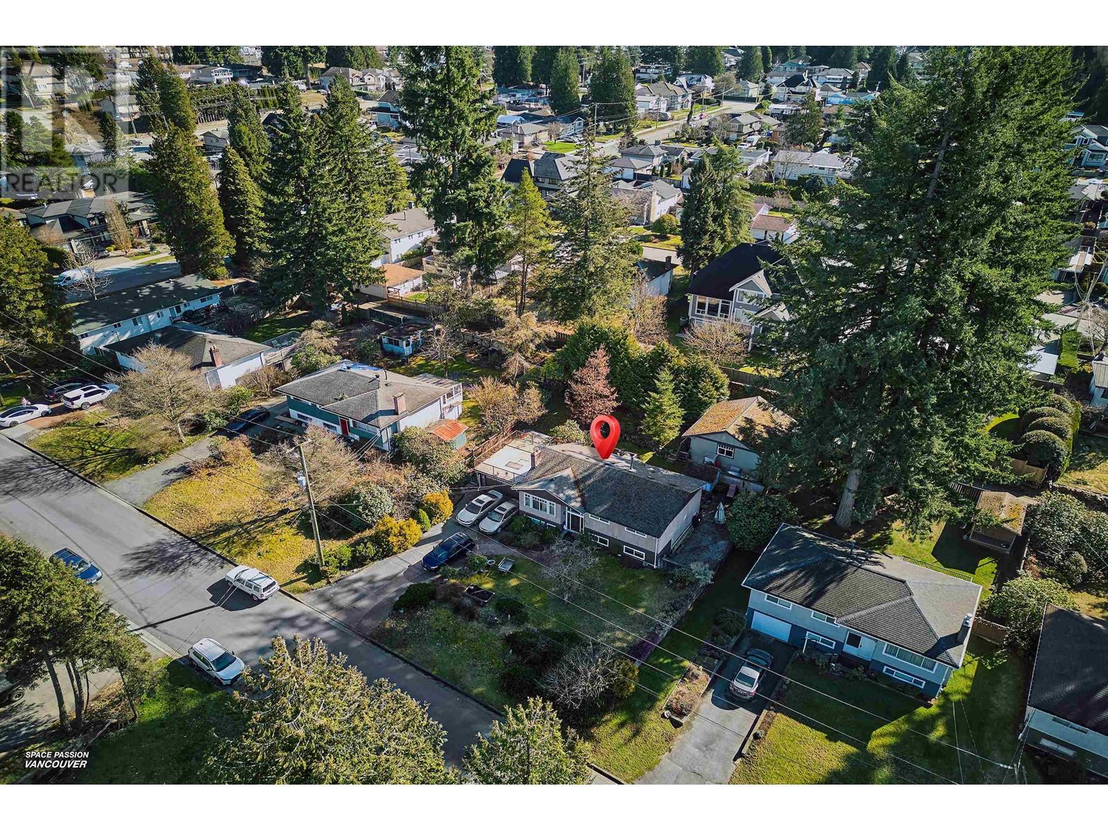 Photo 3 of 914 Grover Avenue, Coquitlam BC